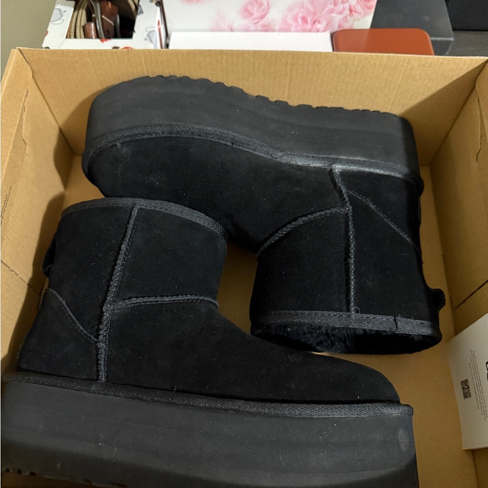 UGG CLASSIC MINI PLATFORM - Black